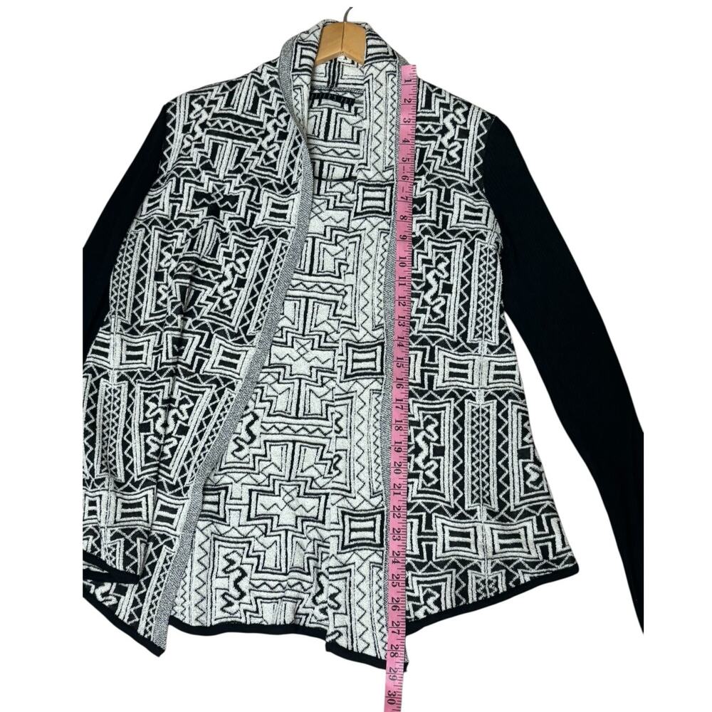 Potter’s Pot Black and White Geometric Cardigan Size Large - Picture 6 of 10